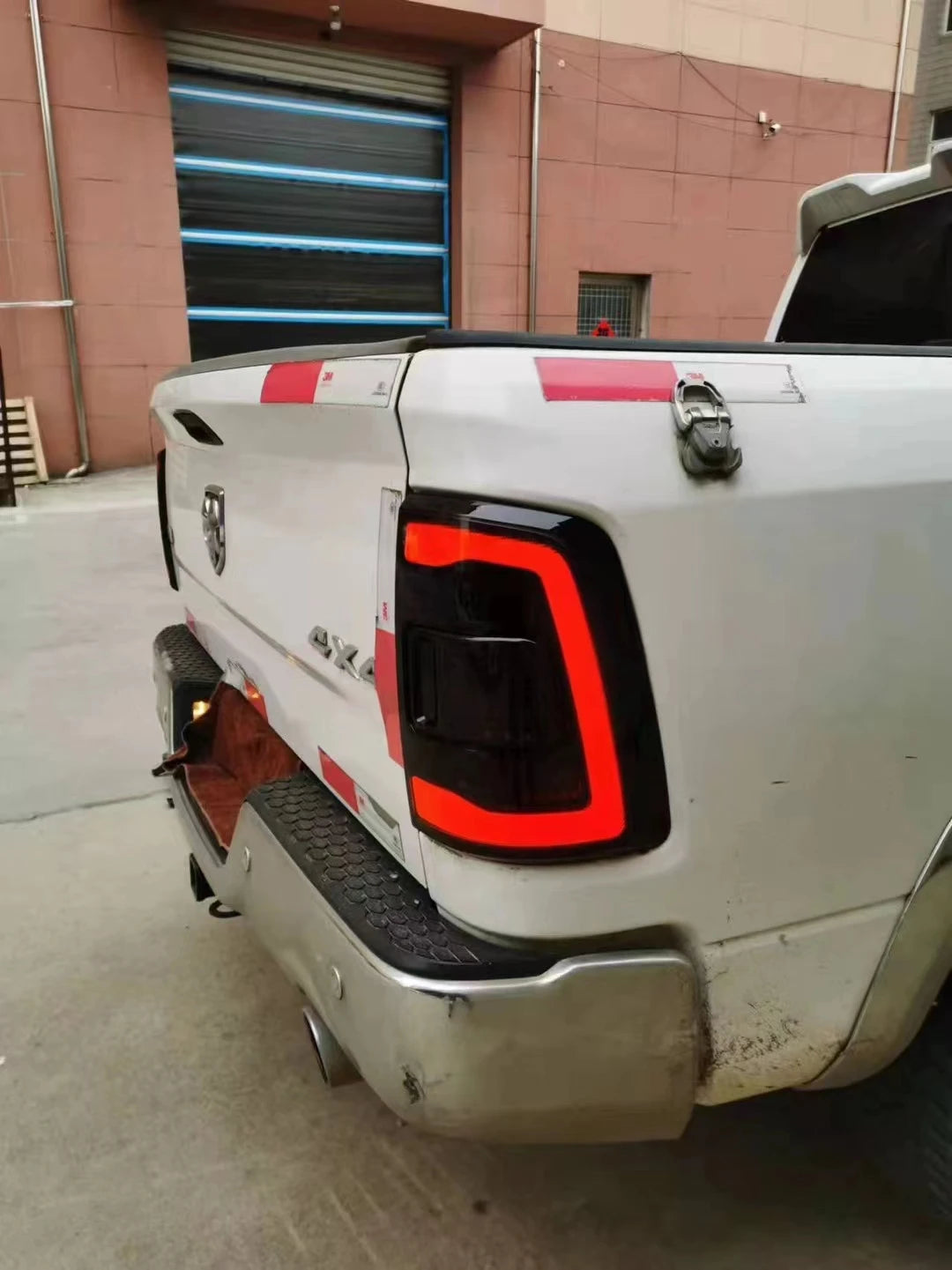 Auto Accessories Fit For Dodge Ram 1500 2010 2009-2018 Led Rear Tail Lights & Yellow Turn Signal Lights Rear Working Lights